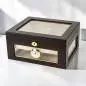 Vorschaubild: Humidor Ebony matt mit Glasfenster als Tischszene