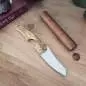 Vorschaubild: Fines Lames Le Petit Acacia Wood auf einem Tisch