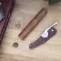 Vorschaubild: Fines Lames Le Petit Kingwood auf einem tisch