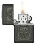 Vorschaubild: Zippo 60007935 Antique Label Black Crackle Laser Engrave offen mit Flamme