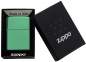 Vorschaubild: Zippo High Polish Green Basismodell Chameleon grün Feuerzeug Verpackung