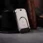Vorschaubild: Fines Lames LE TAG Clip Black auf einem Tisch stehend