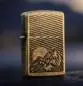 Vorschaubild: Zippo 60007936 Mountain Antique Brass – gravierte Berge im Lustre-Design Szene