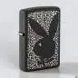 Vorschaubild: Zippo 60007908 Black Matte Playboy Bunny mit Leopardenmuster Szene