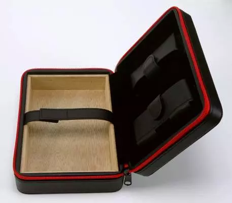 Produktbild: Reisehumidor Kunstleder schwarz Reissverschluss rot offen