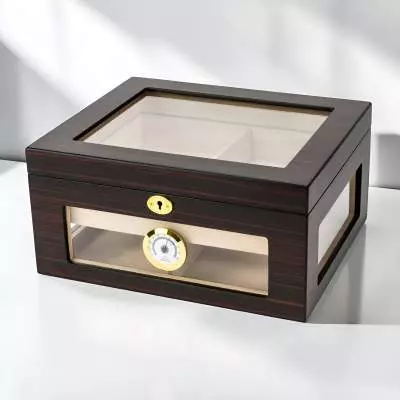 Produktbild: Humidor Ebony matt mit Glasfenster als Tischszene