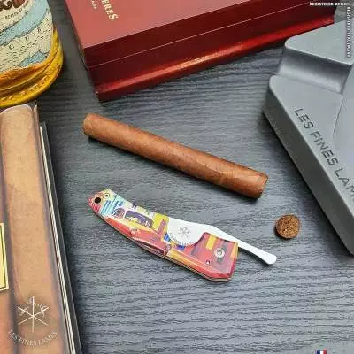 Produktbild: Fines Lames Le Petit Almendron auf einem Tisch