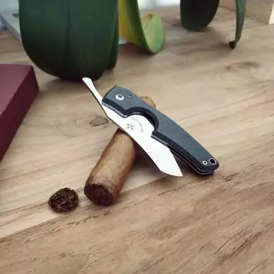 Produktbild: Fines Lames Le Petit Carbon auf einem Tisch
