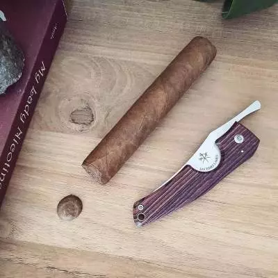Produktbild: Fines Lames Le Petit Kingwood auf einem tisch