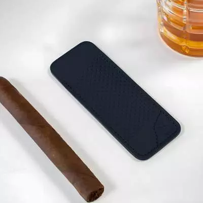 Produktbild: Les Fines Lames Lederetui Sheath Petrol Blue RacingTischszene