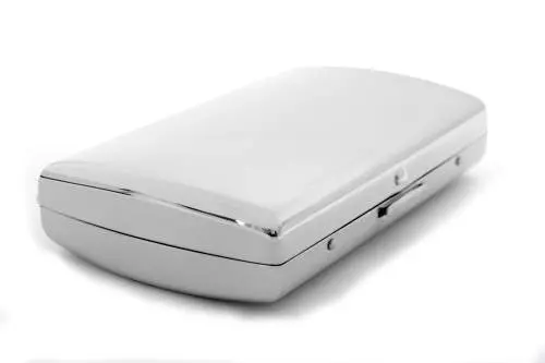 Produktbild: Zigarettenetui Pearl Metall silbern für 20 IQOS liegend