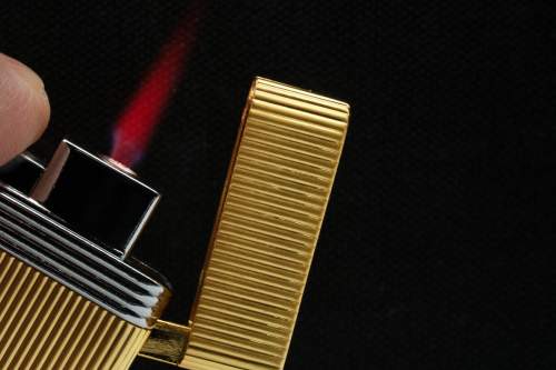 Produktbild: Rattray's Regent Gold Chrome Feuerzeug Flamme