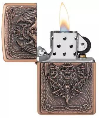 Produktbild: Zippo Pirate Skull Limited Edition 200820offen mit Flamme