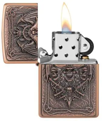 Produktbild: Zippo Pirate Skull Limited Edition 200820offen mit Flamme