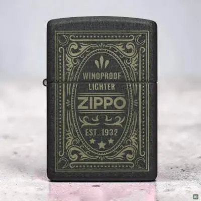 Produktbild: Zippo 60007935 Antique Label Black Crackle Laser Engrave Szene