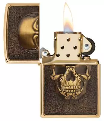 Produktbild: Zippo Embossed Skull Messing Feuerzeug offen