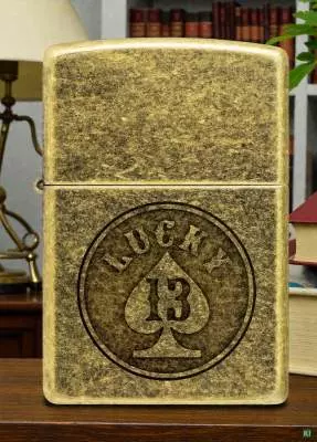 Produktbild: Zippo Lucky 13 Messing Antik Feuerzeug Szene
