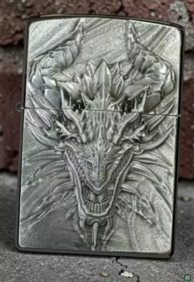 Produktbild: Zippo Metal Dragon schwarz ebony stehend