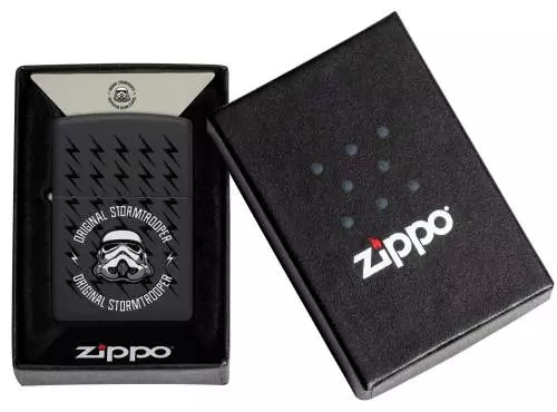Produktbild: Zippo Original Stormtrooper Helm und Blitze schwarz matt Feuerzeug Verpackung