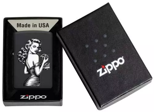 Produktbild: Zippo Pinup with Pizza schwarz matt Feuerzeug Verpackung