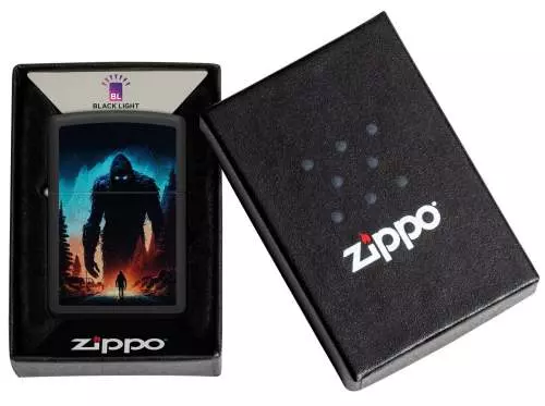 Produktbild: Zippo Sasquatch Black Light schwarz Feuerzeug Verpackung