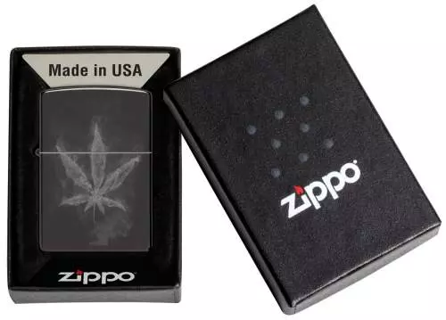 Produktbild: Zippo Zippo Smokey Leaf schwarz glanz Verpackung