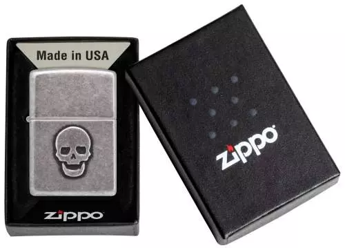 Produktbild: Zippo Stamped Skull in altsilber Feuerzeug Verpackung