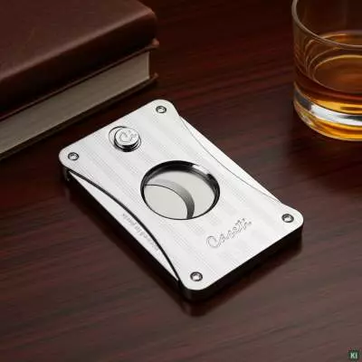 Produktbild: Caseti Paris Zigarrenschneider Chrom auf einem Tisch