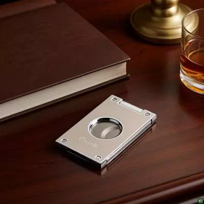 Produktbild: Caseti Paris Zigarrenschneider grau-beige auf dem Tisch