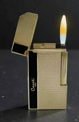 Produktbild: Caseti Paris Feuerzeug Rom schwarz gold Caree mit Flamme