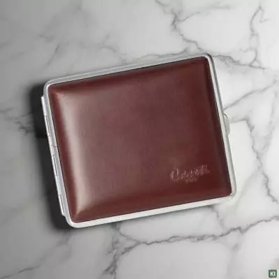 Produktbild: Zigarettenetui Caseti Leder braun 18er auf Marmor