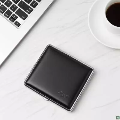 Produktbild: Zigarettenetui Caseti Leder schwarz 18er auf dem Tisch