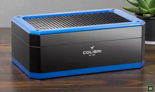 Produktbild: Colibri Humidor Rally schwarz blau auf dem Tisch
