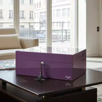 Produktbild: Humidor Caseti Paris lila im Wohnzimmer