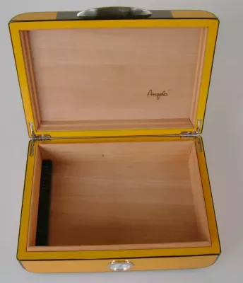 Produktbild: Angelo Humidor Carbon Yellow offen