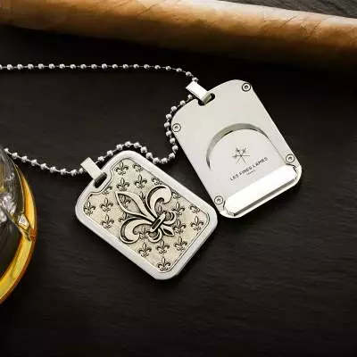 Produktbild: Les Fines Lames LE TAG T100 Fleur de Lys Silver Szene