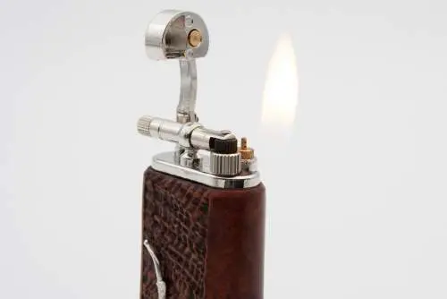 Produktbild: Mastro de Paja Maestro Pipa Sandblast Brown - Seitenansicht mit Flamme
