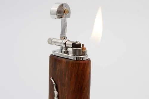Produktbild: Mastro de Paja Maestro Pipa Smooth Brown - Seitenansicht mit Flamme