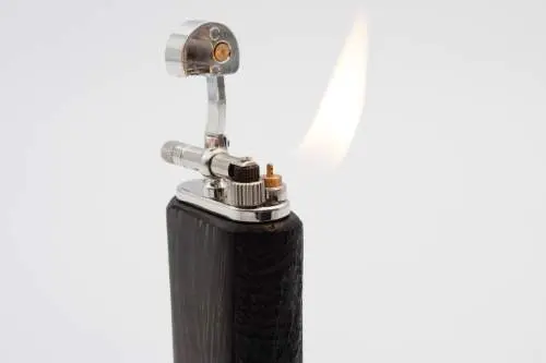 Produktbild: Mastro de Paja Maestro Sandblast Black - Seitenansicht mit Flamme