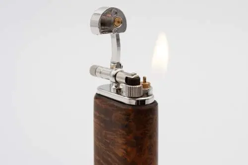 Produktbild: Mastro de Paja Maestro Smooth Brown - Seitenansicht mit Flamme