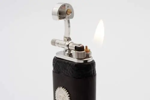 Produktbild: Mastro de Paja Maestro Sole Sandblast Black - Seitenansicht mit Flamme