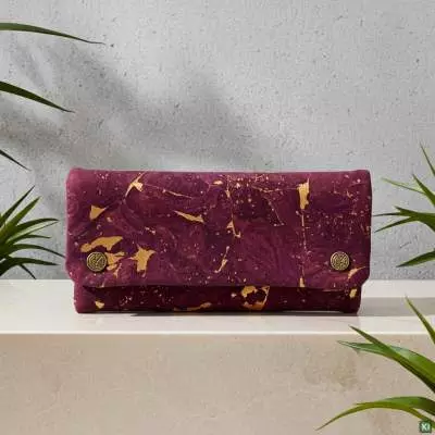 Produktbild: Original Kavatza Golden Bordeaux Deluxe Kork TPC66CR Tabaktasch auf einem Tisch