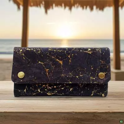 Produktbild: Original Kavatza Midnight Gold Deluxe Kork TPC57CR Tabaktasche am Strand