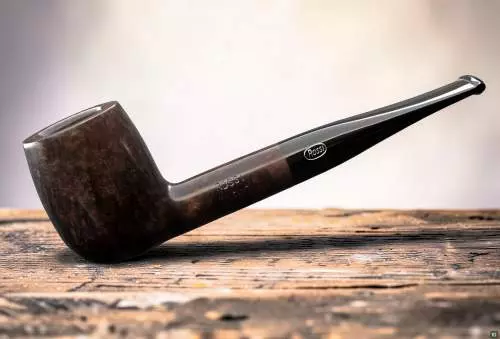 Produktbild: Rossi Pfeife Vulcano Black 128 auf einem Tisch