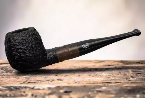 Produktbild: Rossi Pfeife Vulcano Rustic 207 auf einem Tisch