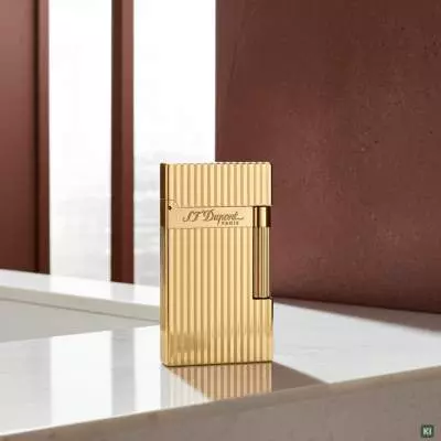 Produktbild: S.T. Dupont Feuerzeug Ligne 2 gold guillochiert im Raum