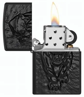 Produktbild: Zippo 2008206 Black Panther Black Matte mit schwarzem Metallemblem offen mit Flamme