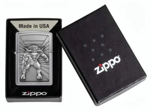 Produktbild: Zippo 2008234 Minotaur Brushed Chrome mit Minotaur-Emblem Verpackung