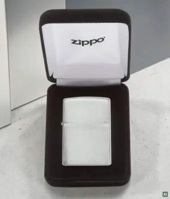Produktbild: Zippo 60006081 Brushed Sterling Silver Armor Case Geschenk-Verpackung