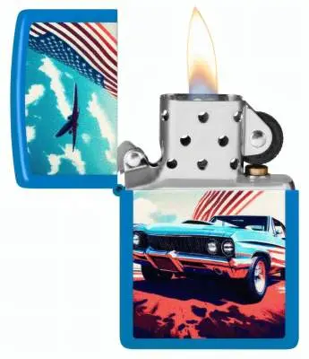 Produktbild: Zippo 60007632 US Muscle-Car Sky Blue Matte mit blauem Classic Car, amerikanischer Flagge und Flugzeug offen mit Flamme